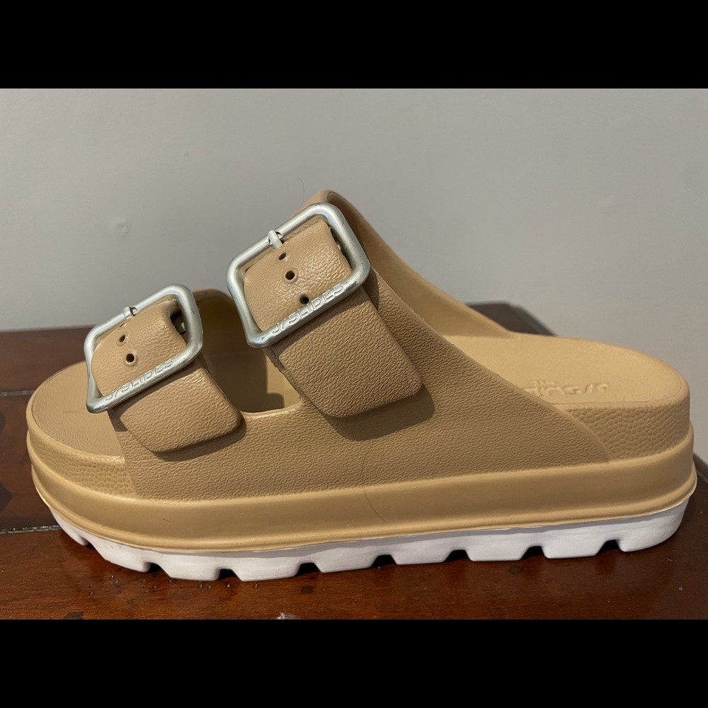 Too big, size 6. I’m usually and 5.5.